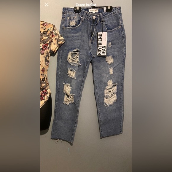 Medium Wash High Rise Size 7 Ripped Raw Edge Hem Cropped Jeans - Picture 4 of 7